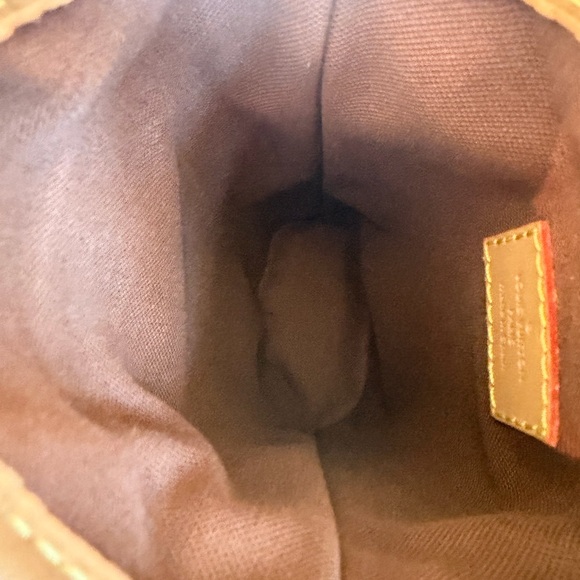 Louis Vuitton Monogram Fold Me Pouch - Picture 11 of 12